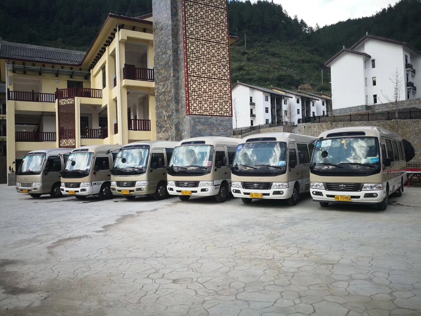 成都中巴車租賃