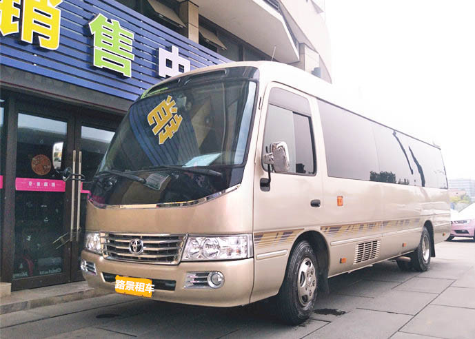 成都租15座中巴車帶司機(jī)多少錢一天