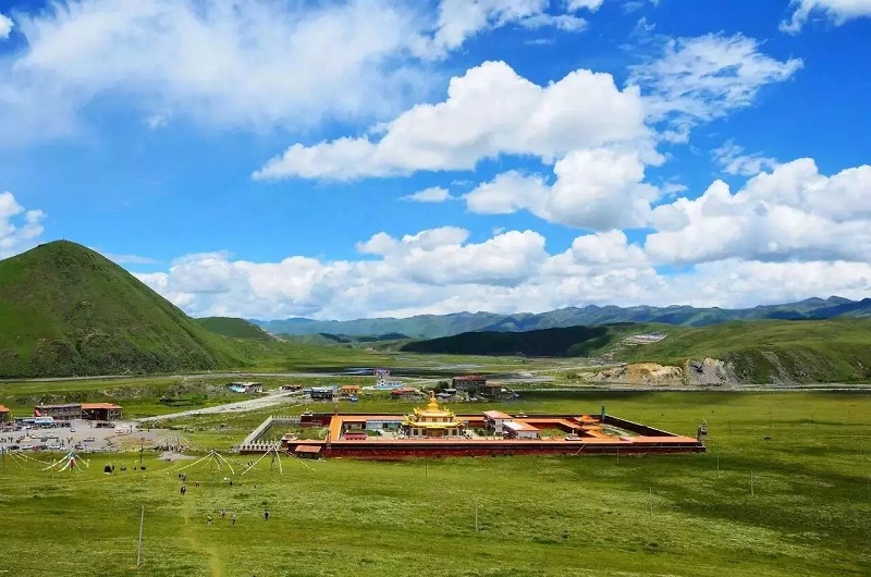 國慶去哪里玩，成都租車自駕去川西，一個景色媲美西藏的地方